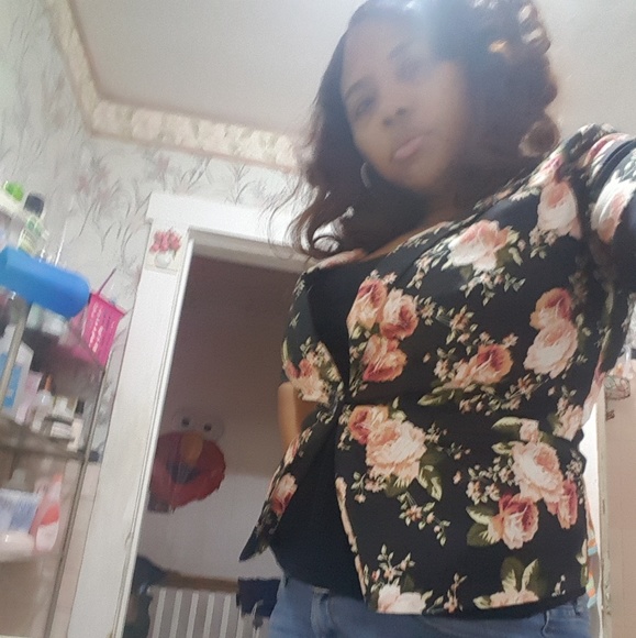 Fitted Floral Blazer - Picture 4 of 8